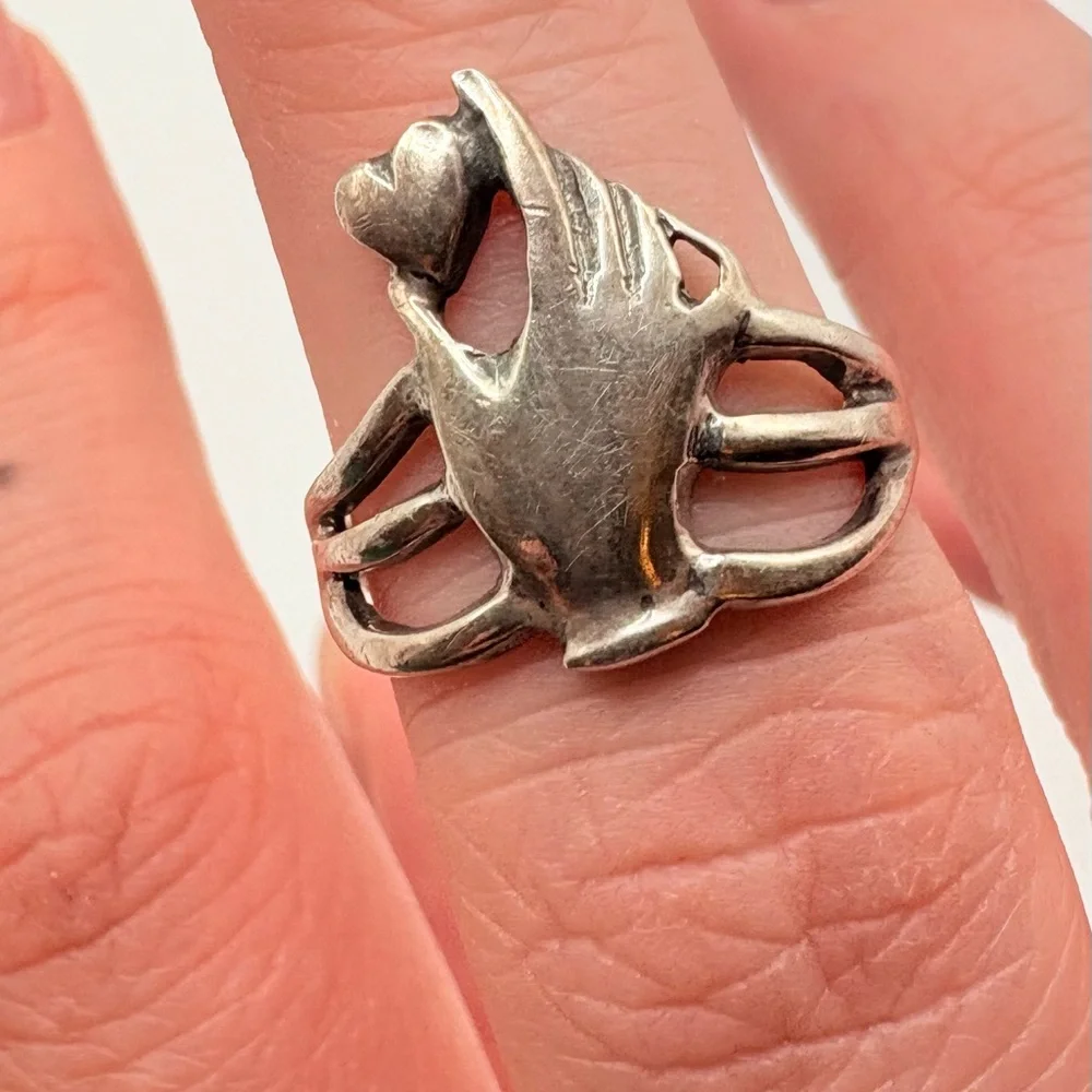 Vintage 925 Sterling Silver Hand Holding Heart Ring - Picture 6 of 8